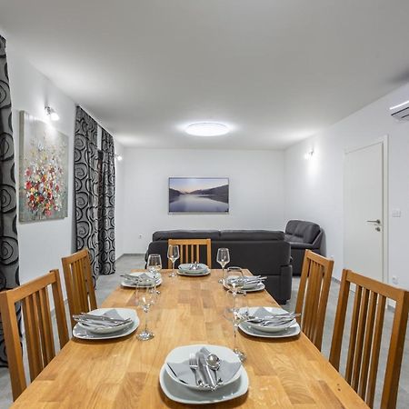Вилла Secluded House - Guaranteed Privacy - Heated Pool Klis Экстерьер фото