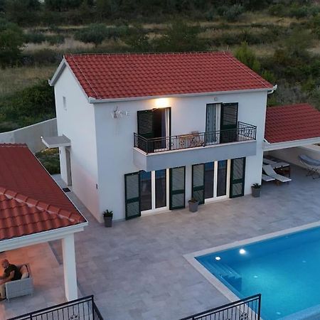 Вилла Secluded House - Guaranteed Privacy - Heated Pool Klis Экстерьер фото