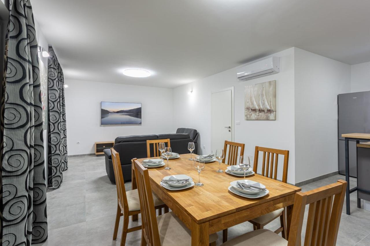 Вилла Secluded House - Guaranteed Privacy - Heated Pool Klis Экстерьер фото