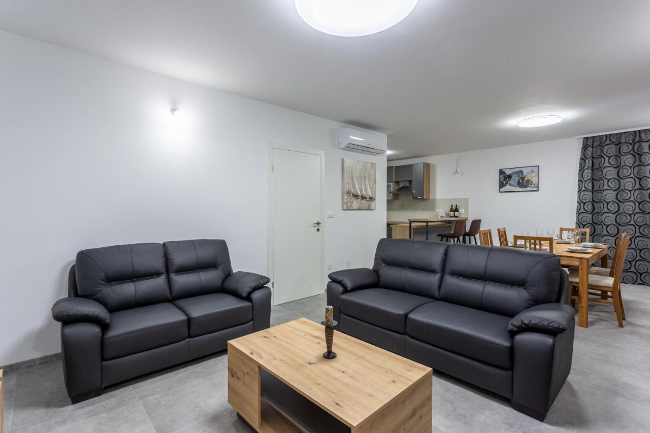 Вилла Secluded House - Guaranteed Privacy - Heated Pool Klis Экстерьер фото