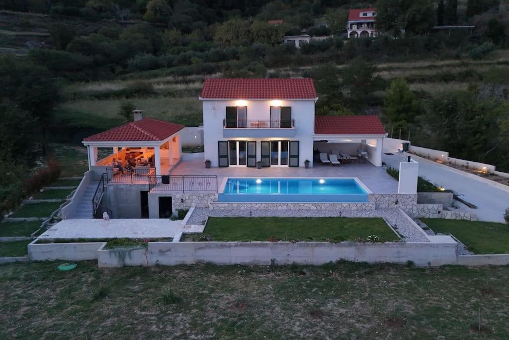 Вилла Secluded House - Guaranteed Privacy - Heated Pool Klis Экстерьер фото