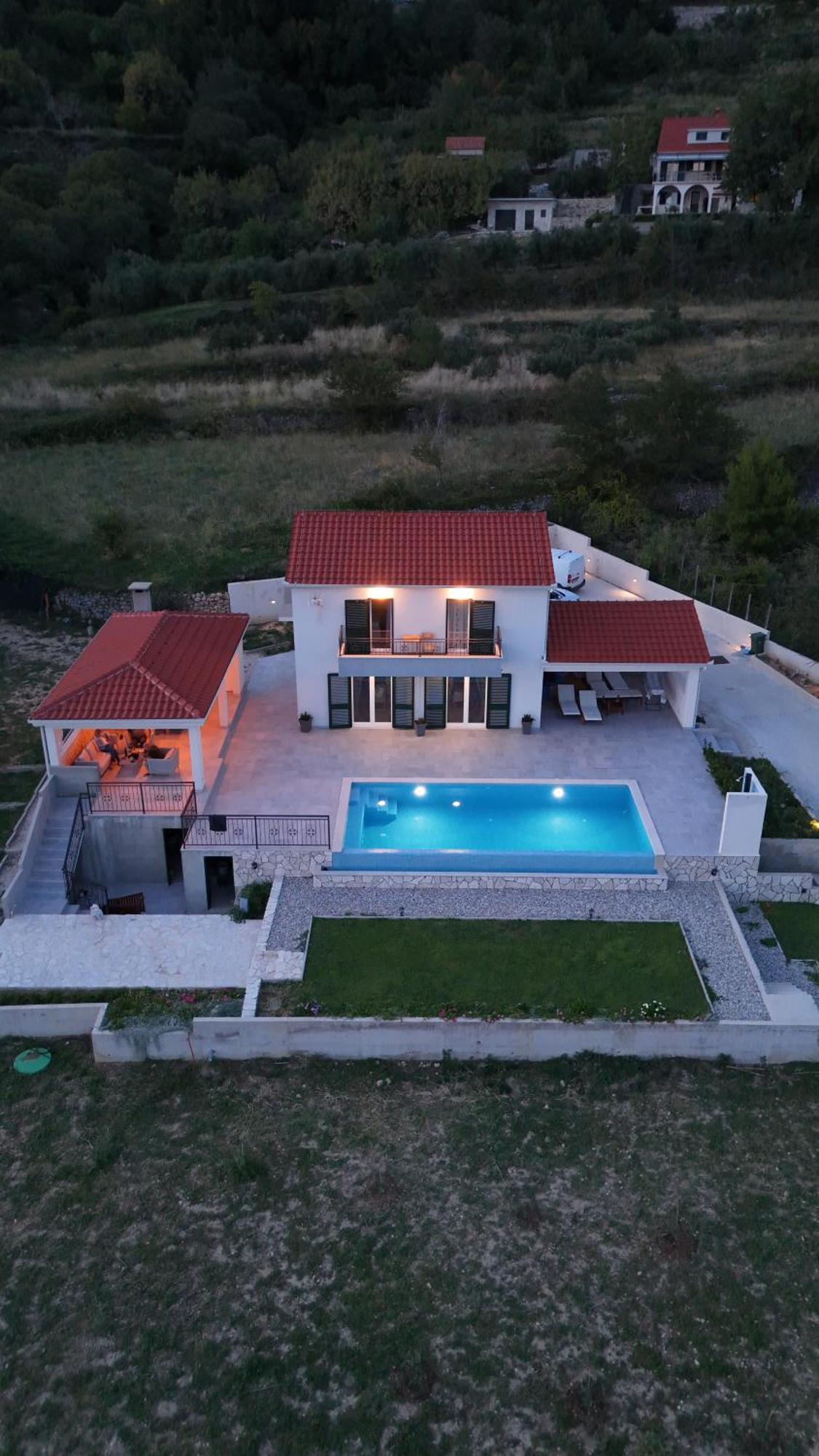Вилла Secluded House - Guaranteed Privacy - Heated Pool Klis Экстерьер фото